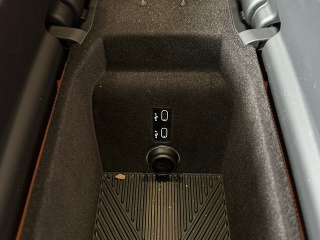 2025 BMW 750E - Image 41