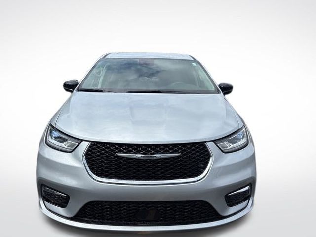 2024 Chrysler Pacifica Touring L photo 2