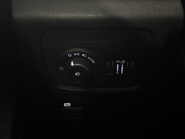 2025 JEEP GRAND CHEROKEE - Image 30