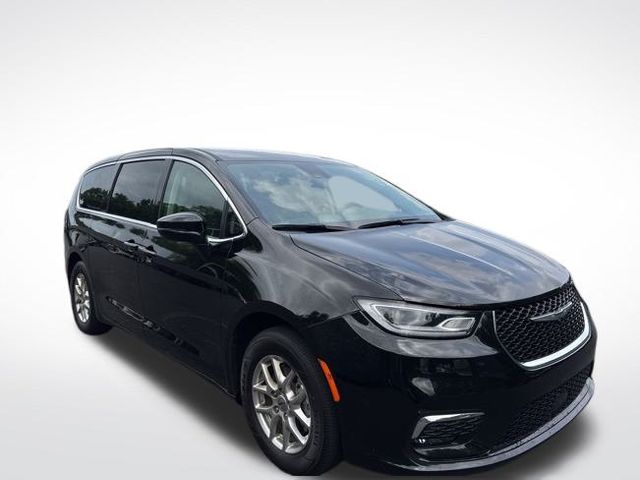 2024 Chrysler Pacifica Touring L photo 3