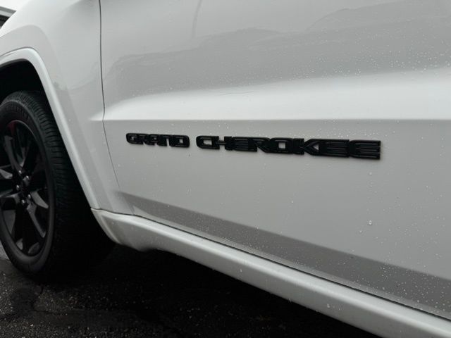 2020 Jeep Grand Cherokee Laredo Altitude photo 2