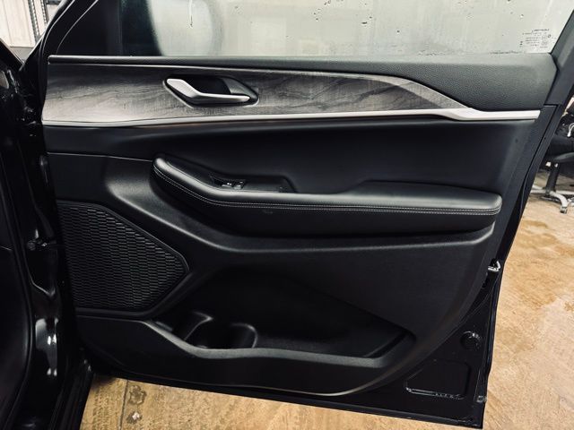 2025 JEEP GRAND CHEROKEE - Image 14