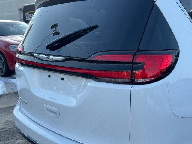 2024 CHRYSLER PACIFICA - Image 6