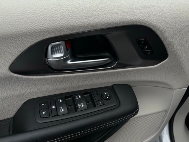 2024 CHRYSLER PACIFICA - Image 12