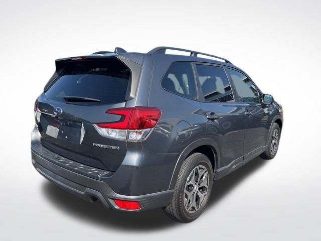 2021 Subaru Forester Premium photo 2
