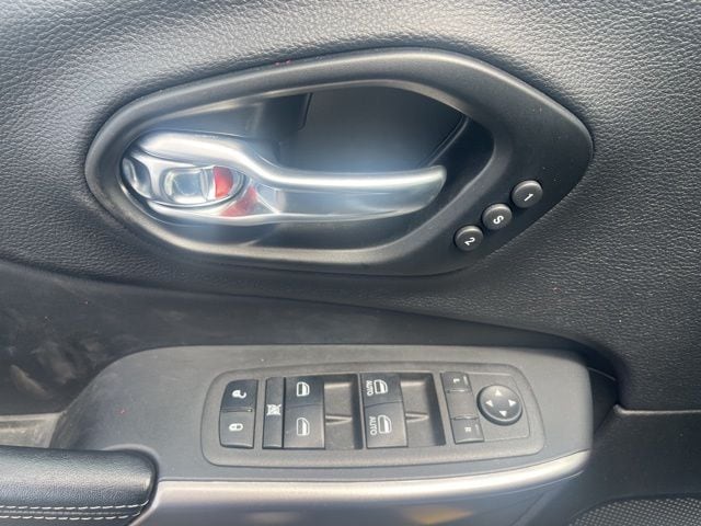 2022 JEEP CHEROKEE - Image 11