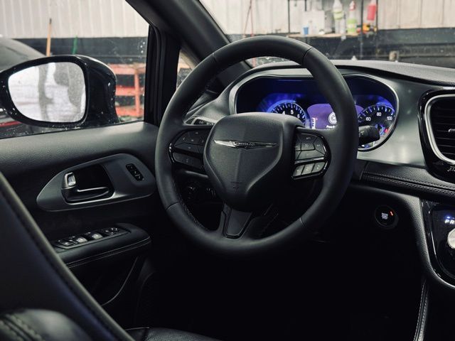 2025 CHRYSLER PACIFICA - Image 31
