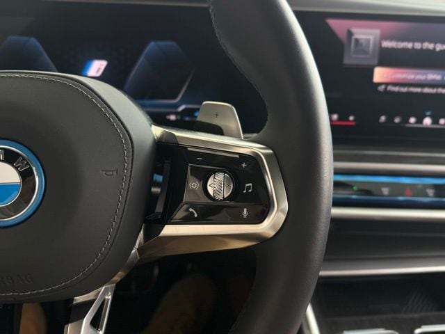2025 BMW 750E - Image 35