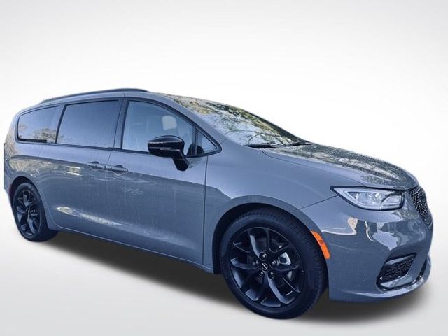 2025 Chrysler Pacifica Limited photo 3