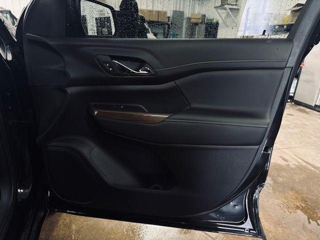 2023 GMC ACADIA - Image 14