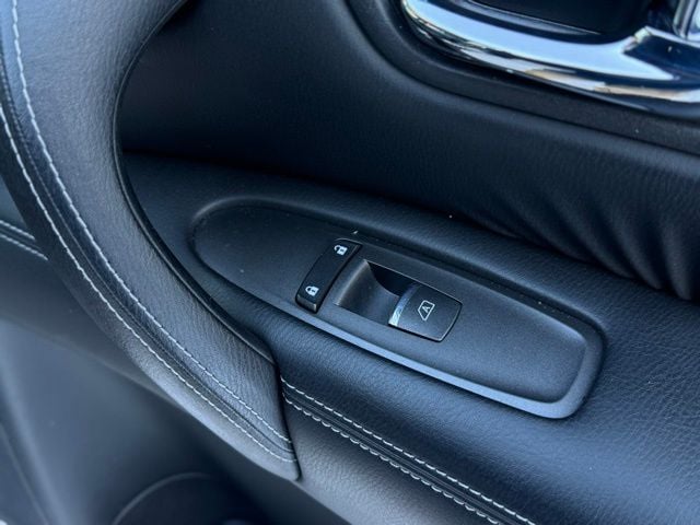 2016 INFINITI QX80 - Image 17