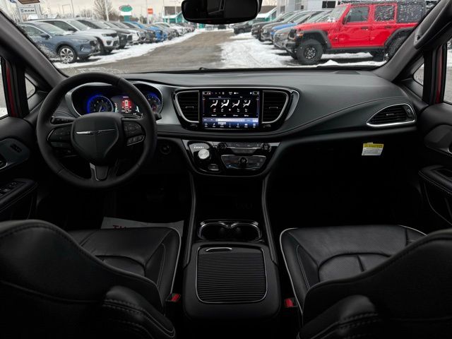 2025 CHRYSLER PACIFICA - Image 30