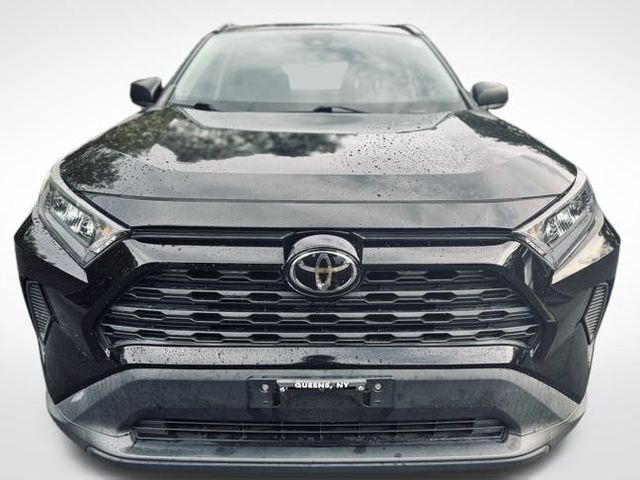 2021 Toyota RAV4 LE photo 2