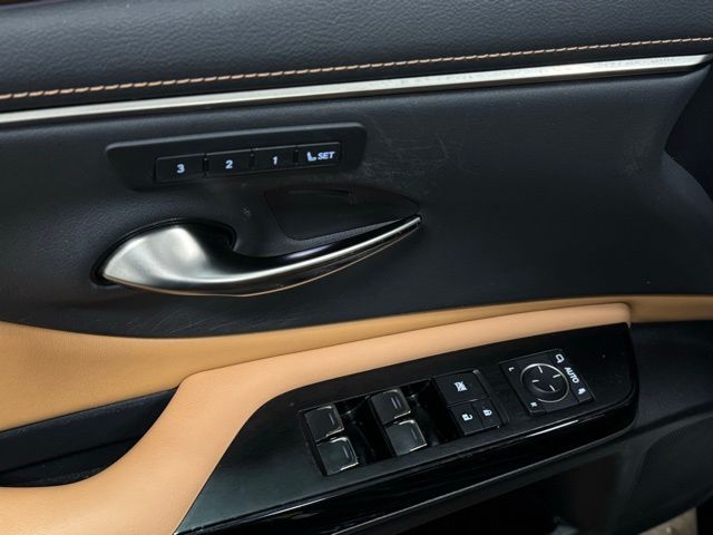 2023 LEXUS ES - Image 13