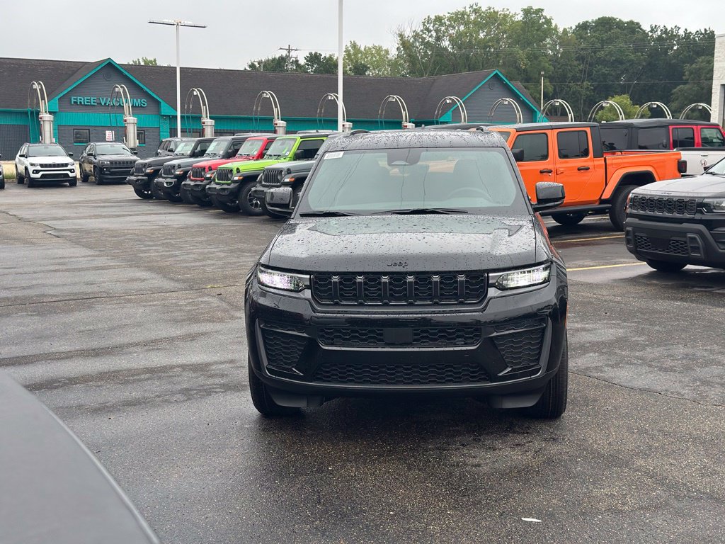 New 2027 Jeep Grand Cherokee Laredo SUV