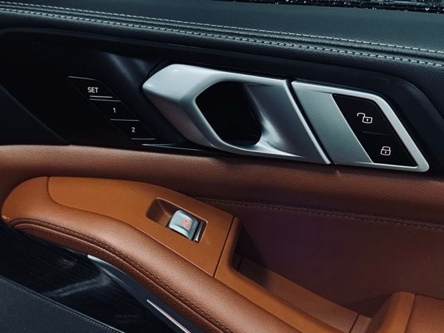 2025 BMW X7 - Image 15