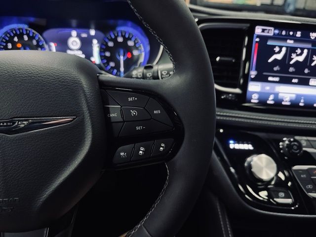 2025 CHRYSLER PACIFICA - Image 34