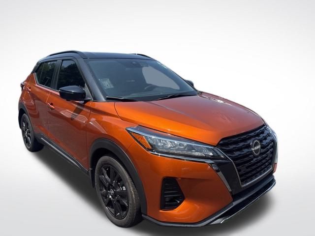 2022 Nissan Kicks SR photo 3