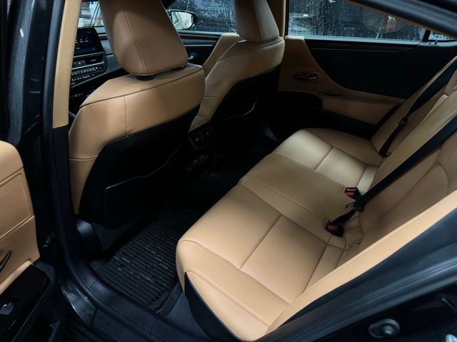 2023 LEXUS ES - Image 19