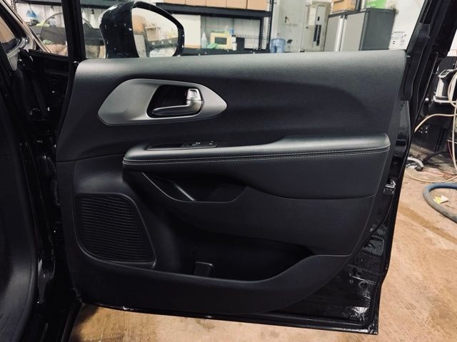 2025 CHRYSLER PACIFICA - Image 15