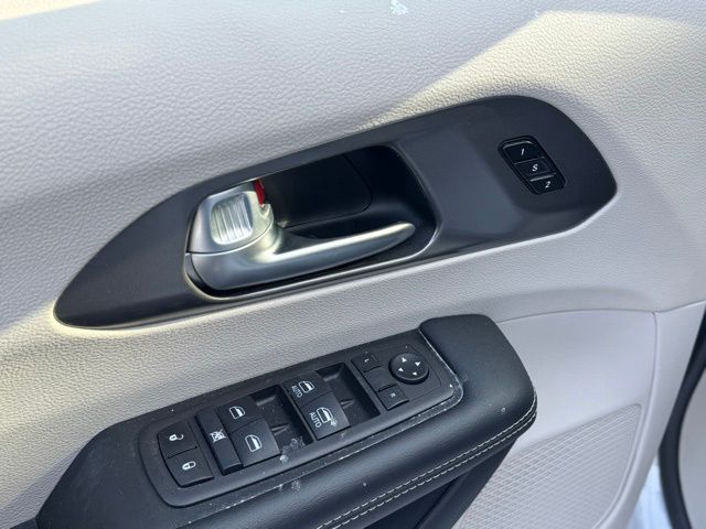 2024 CHRYSLER PACIFICA - Image 13