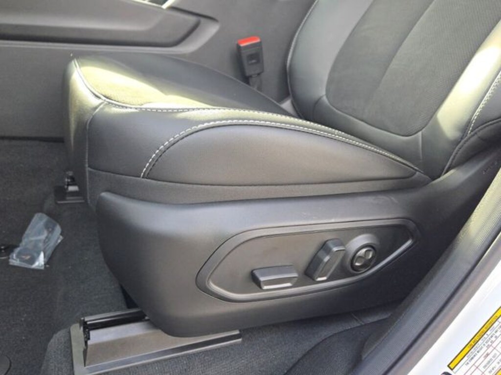 New 2025 Jeep Grand Cherokee L Laredo SUV