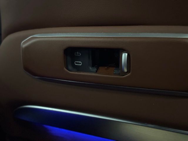 2024 BMW X7 - Image 25