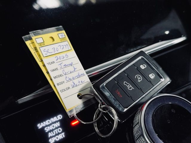 2025 JEEP GRAND CHEROKEE - Image 36