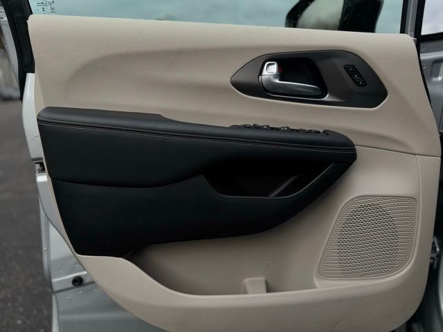 2024 CHRYSLER PACIFICA - Image 13