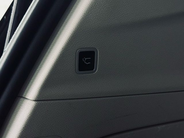 2023 CHRYSLER VOYAGER - Image 12