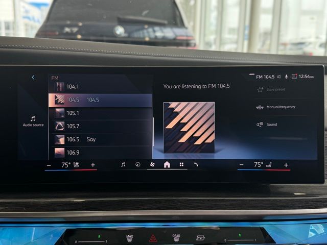 2025 BMW 750E - Image 42