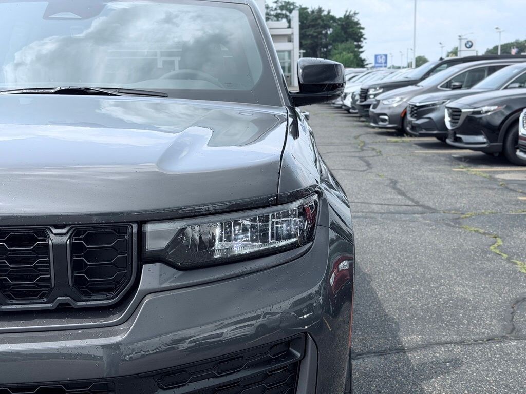 New 2026 Jeep Grand Cherokee Laredo SUV