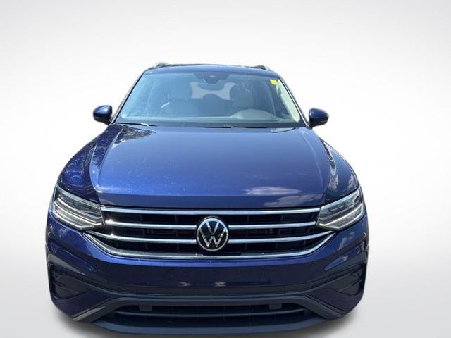 2022 Volkswagen Tiguan SE photo 2