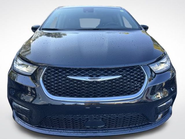 2024 Chrysler Pacifica Touring L photo 2