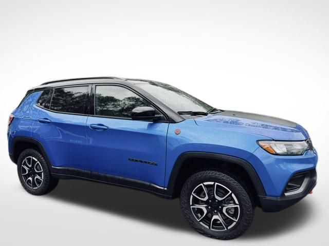 2024 Jeep Compass Trailhawk photo 3