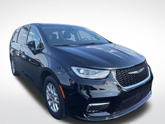 2024 Chrysler Pacifica Touring L photo 3