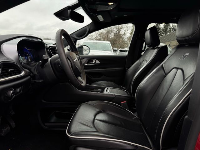 2025 CHRYSLER PACIFICA - Image 17