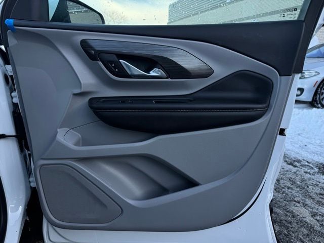 2023 GMC TERRAIN - Image 13