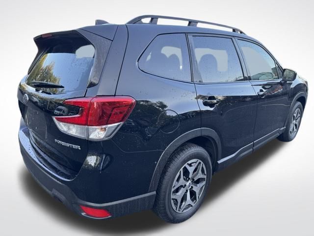 2023 Subaru Forester Premium photo 2