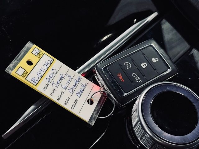 2023 JEEP GRAND CHEROKEE - Image 37