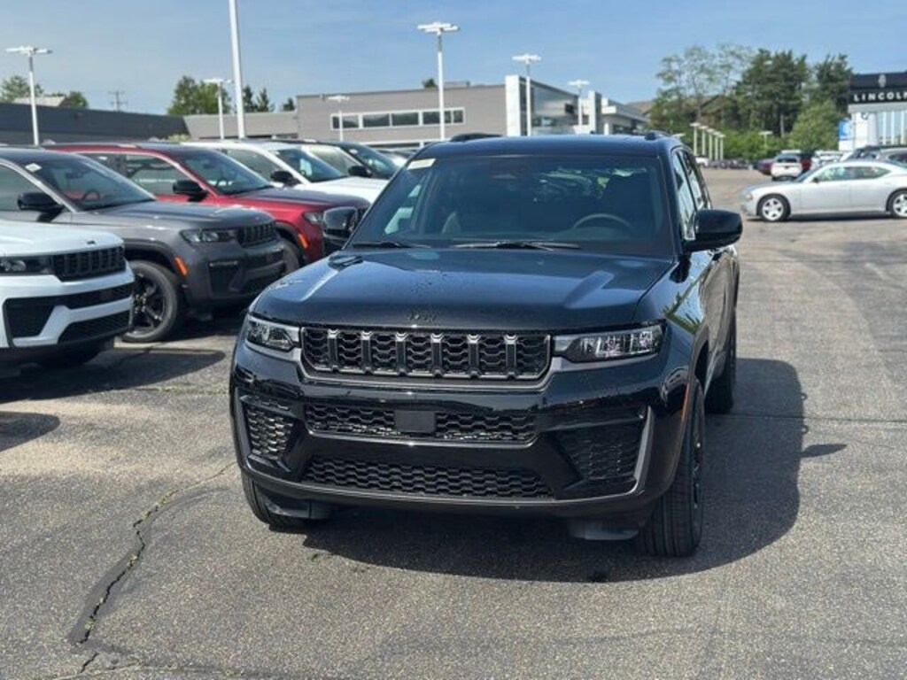New 2026 Jeep Grand Cherokee Laredo SUV