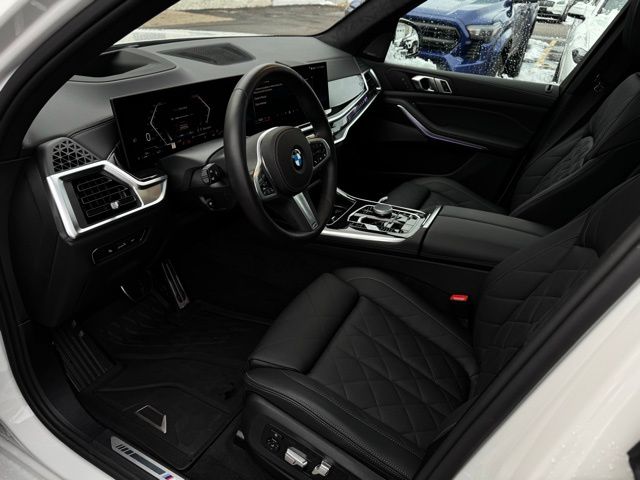 2026 BMW X7 - Image 18