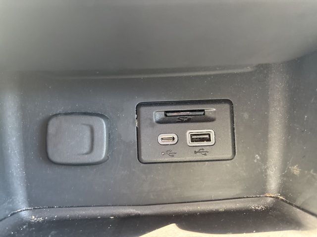 2023 GMC ACADIA - Image 27