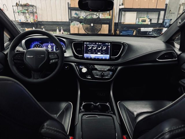 2025 CHRYSLER PACIFICA - Image 30