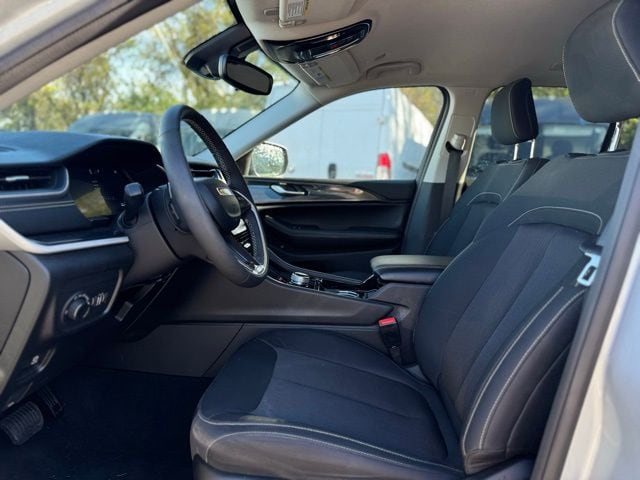 2023 JEEP GRAND CHEROKEE - Image 17