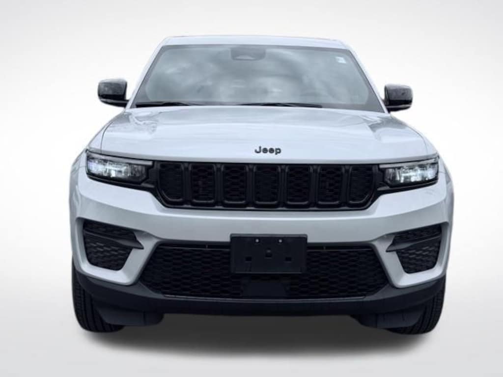 Used 2025 Jeep Grand Cherokee Laredo SUV