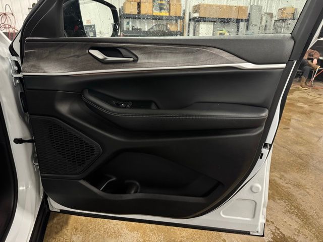 2023 JEEP GRAND CHEROKEE L - Image 15