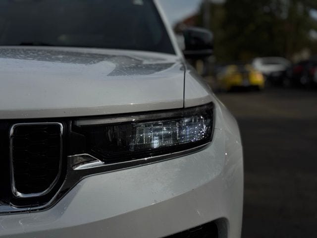 2023 JEEP GRAND CHEROKEE - Image 8