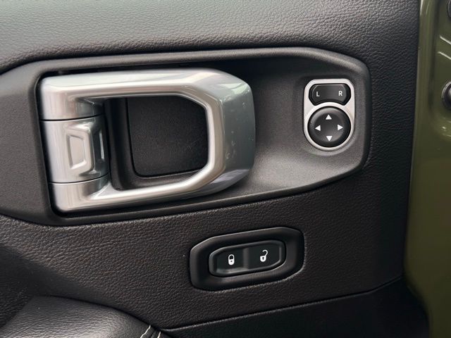 2021 JEEP WRANGLER - Image 14