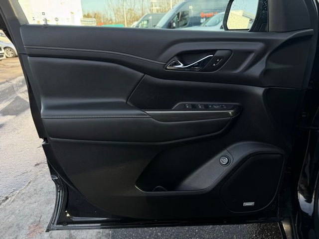 2023 GMC ACADIA - Image 13